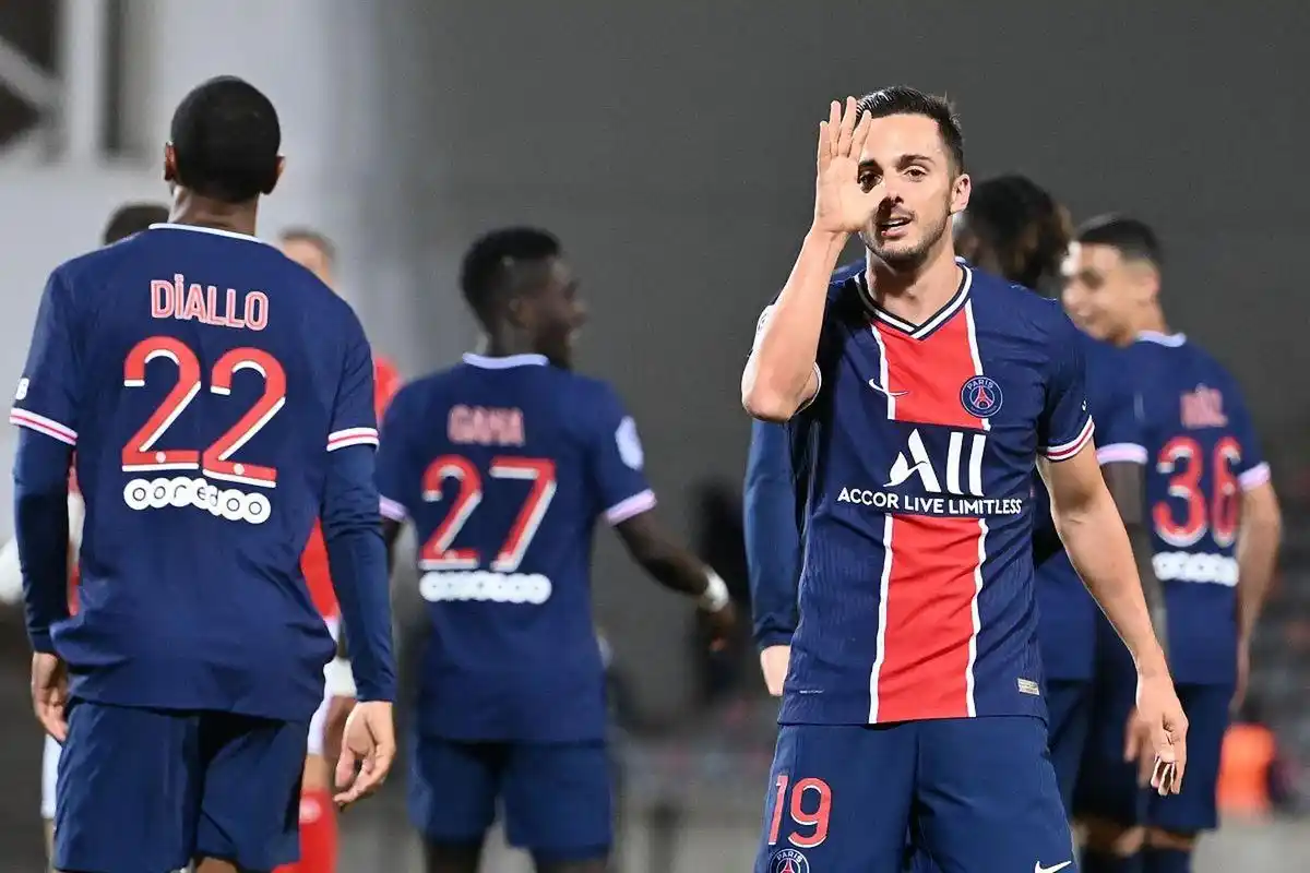 官网-多特蒙德战平巴黎圣日耳曼，凯恩乌龙送礼西甲的简单介绍