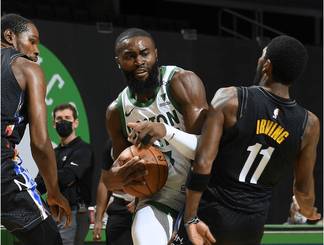 包含热火B队横扫鹈鹕，杰伦·布朗送出助攻的词条